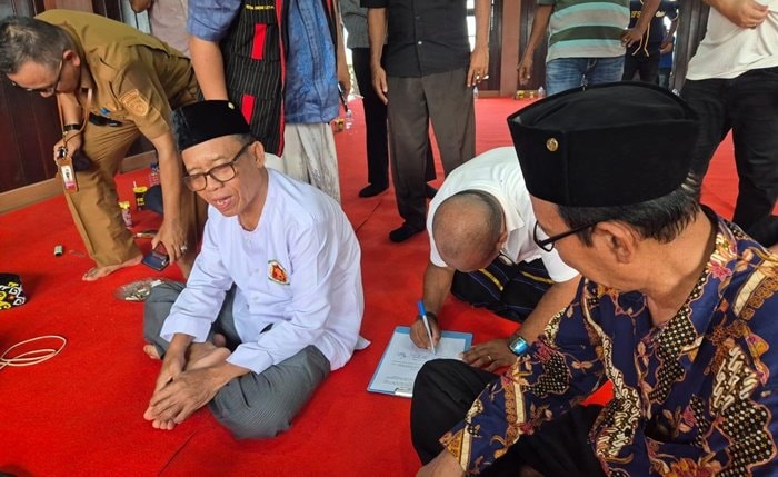 Ayam Merah dan Rp77 Juta, Sanksi Adat untuk Pelaku Pemukulan di Kutim