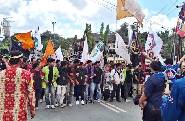 Aksi 214 di DPRD Kaltim, Massa Tuntut Audit dan Tolak Nepotisme