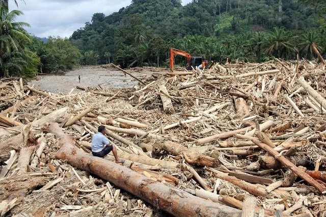 Kaltim Salurkan Rp7,5 Miliar untuk Korban Banjir di Tiga Provinsi Sumatera