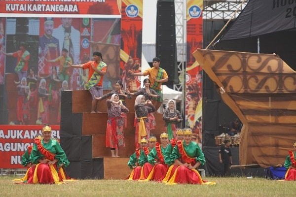 Festival ERAU Adat Kutai Pelas Benua 2024 Dibuka Meriah, 800 Penari Hibur Ribuan Pengunjung