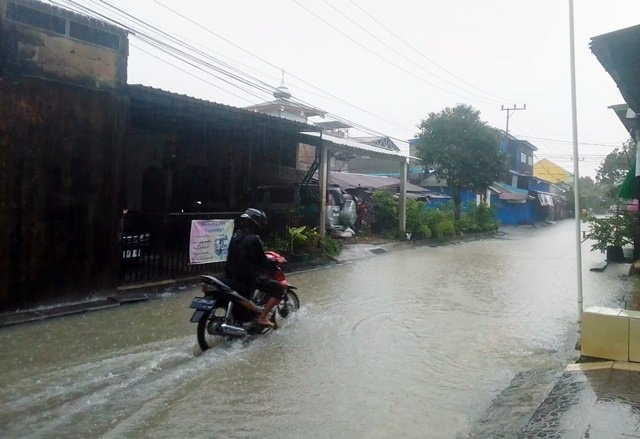 Warga Bontang Barat Keluhkan Drainase Macet: Setiap Hujan, Air Masuk Rumah