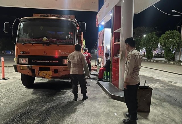 Patroli Ketat di SPBU Laikang, Polres Pangkep Cegah Penyalahgunaan BBM Bersubsidi