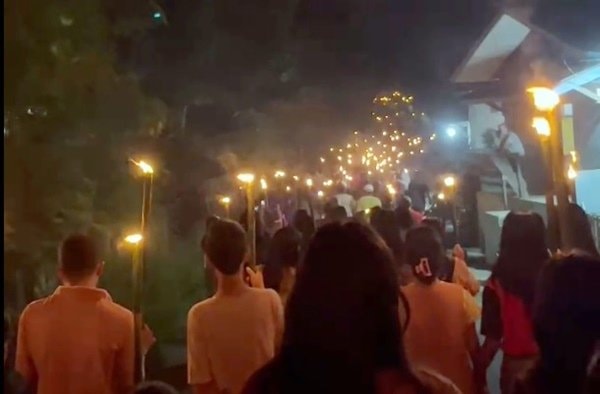 Pawai Obor dan Perburuan Telur Ramaikan Paskah 2025 di Gereja Toraja Bontang