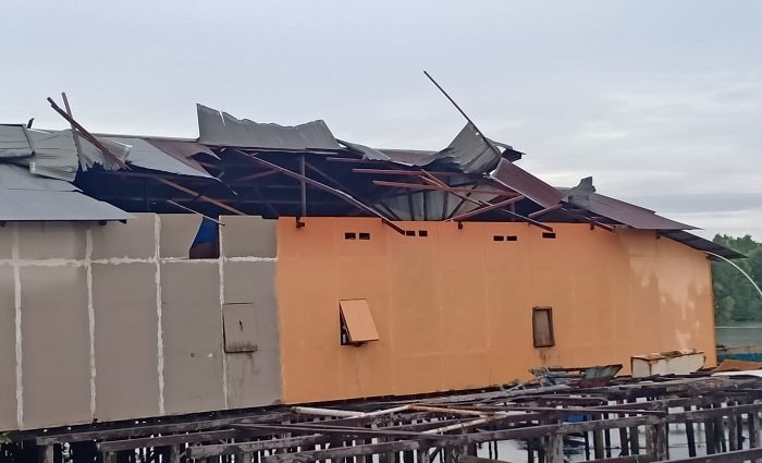 Dihempas Angin Puting Beliung, Rumah Warga di Selambai Lok Tuan Porak Poranda