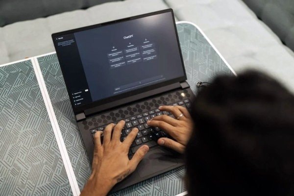 Tulisan AI atau Bukan? Ini 6 Ciri-Ciri yang Bisa Kamu Kenali Sendiri