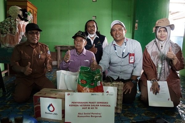 Sambut HUT Kemerdekaan RI, Badak LNG Aksi Sosial untuk Para Veteran di Bontang
