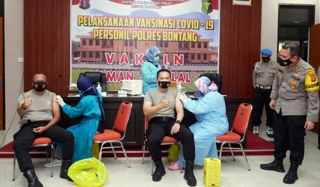 Giliran Polisi Bontang Divaksin Covid-19