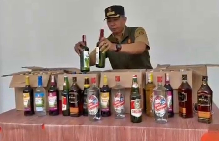 300 Ratus Botol Miras Ilegal Beredar di Samarinda, Sebagian Dijual Daring