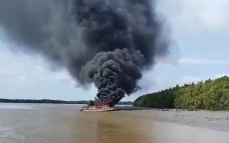Perahu Motor Cepat Jurusan Tarakan Terbakar, 21 Penumpang Selamat