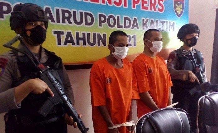 Curi Batu Bara saat Kapal Melintas di Sungai Mahakam