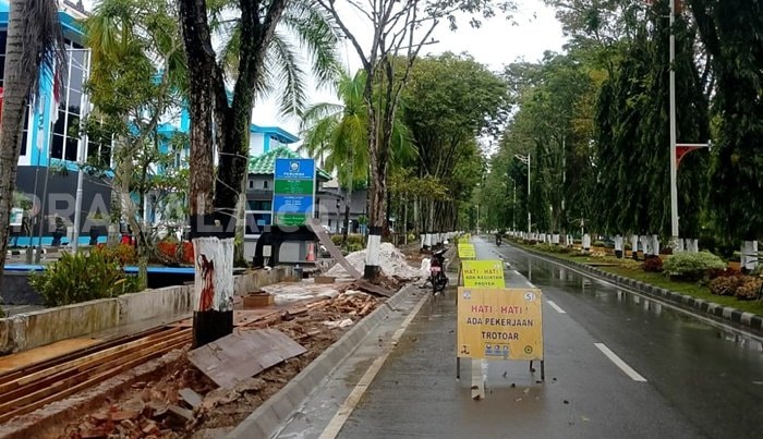 Trotoar Jalan Ruhui Rahayu Balikpapan Direvitalisasi, Pejalan Kaki Kini Lebih Nyaman