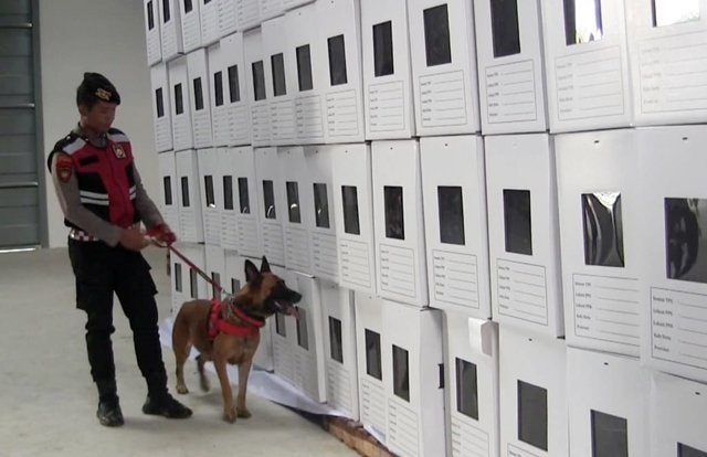 Keamanan KPU Balikpapan Diperketat, Anjing Pelacak Dikerahkan