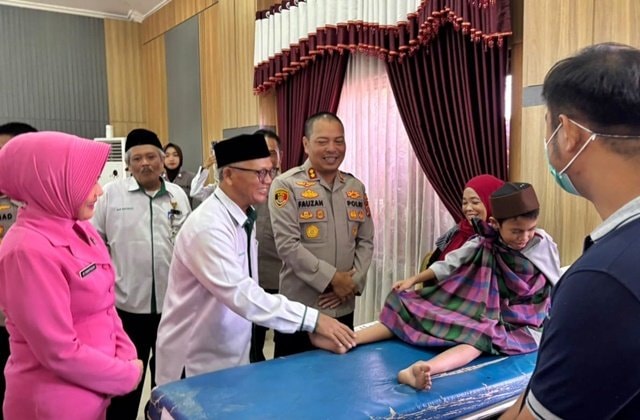 Hari Bhayangkara ke-80, Polres Kutim Bantu 100 Anak Khitan Gratis