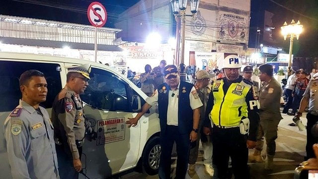 Dishub Gandeng Polisi Tertibkan Parkir Liar di MT Haryono Balikpapan; Ban Bisa Dikempeskan, Mobil Bisa Diderek