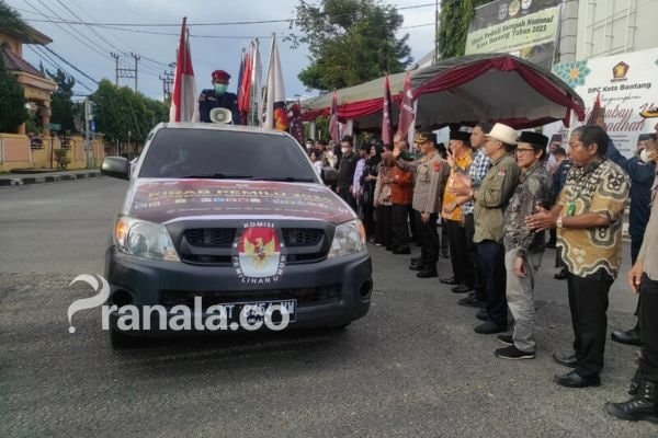 Rombongan Kirab Pemilu 2024 Dilepas KPU Bontang