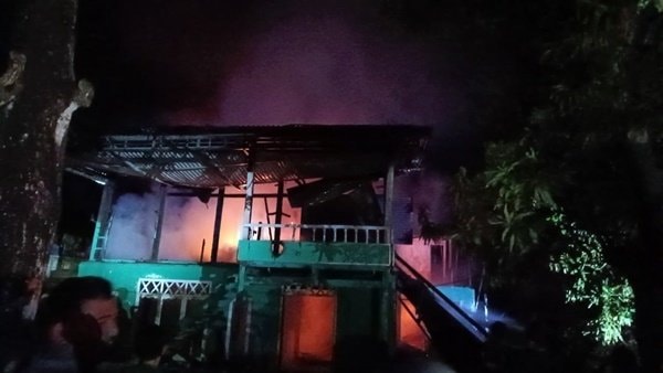 Diduga Korsleting, Kebakaran di Labakkang Nyaris Meluas ke Permukiman Warga
