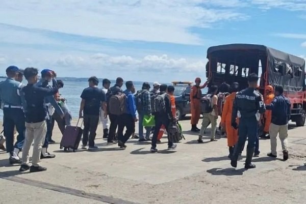 Kapal Bermuatan Pupuk Tenggelam di Tanjung Puting, KSOP Balikpapan Jemput 16 Kru yang Selamat