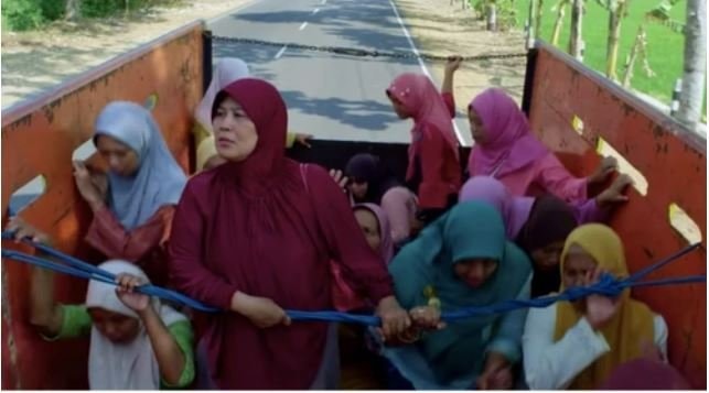 Ngobrol Bareng Sutradara Film 'Tilik' yang Membuat Netizen Murka Pada Sosok Bu Tejo