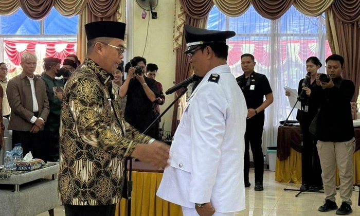 Wabup Kutim Lantik Kades BBU Sangkulirang, Ingatkan Soal Pemerintahan Bersih