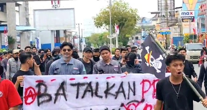 Warga Balikpapan Geruduk Balai Kota, Protes Penundaan PBB hingga Soroti Banjir