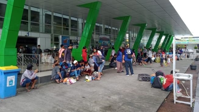 Sebelum Larangan Mudik, Pelabuhan di Balikpapan Padat Penumpang
