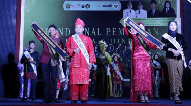 Nur Ifansyah dan Noor Abidah Maisarroh Dinobatkan Kanda-Dinda Duta Budaya Samarinda 2024