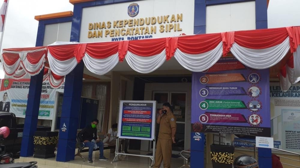 Disdukcapil Kerja Sama Pos Indonesia Antar Berkas Kependudukan