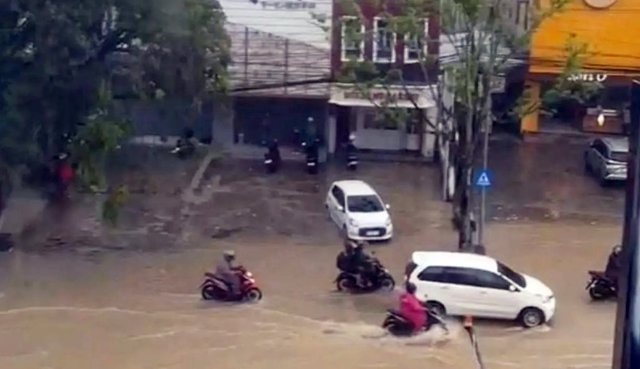 Hujan Lebat Rendam Balikpapan, BMKG Ingatkan Potensi Banjir dan Longsor