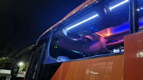 Arema FC Hormati Sanksi PSSI, Minta Polisi Tuntaskan Kasus Lempar Bus Persik