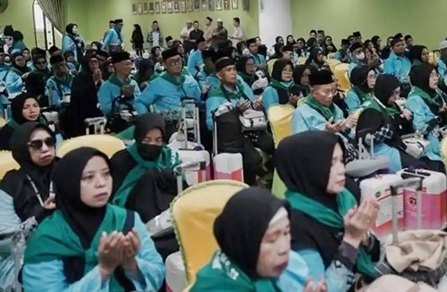 Satu Calon Haji Paser Batal Berangkat, 156 Jemaah Tetap Diberangkatkan