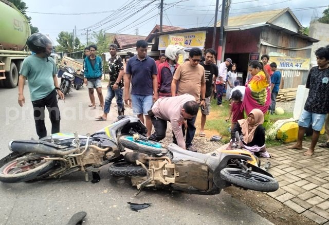 Dua Pengendara Luka-luka, Polsek Bungoro Sigap Amankan TKP Kecelakaan