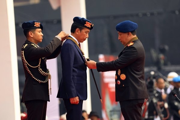 Presiden Jokowi Dianugerahi Medali Kehormatan Loka Praja Samrakshana