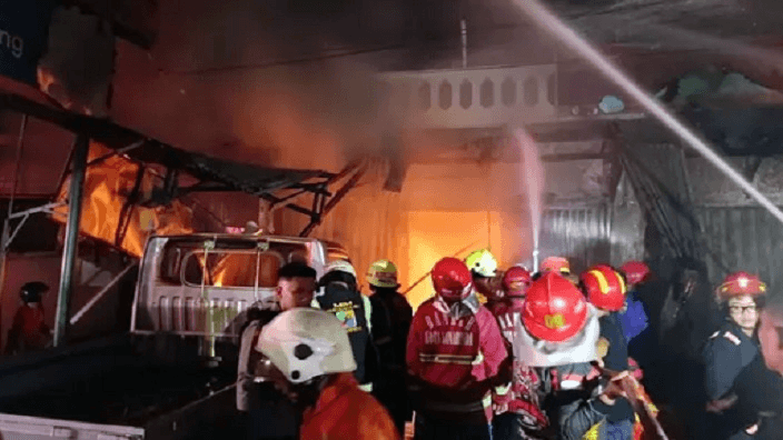 Jelang Sahur, Dua Ruko di Samarinda Ludes Terbakar, Satu Wanita Tewas Terjebak
