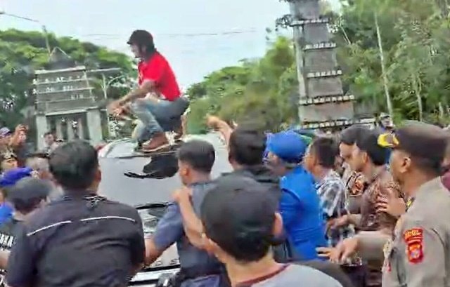 Penolakan Ustaz Abdul Somad di Kubar, Massa Kecolongan Salah Adang Mobil