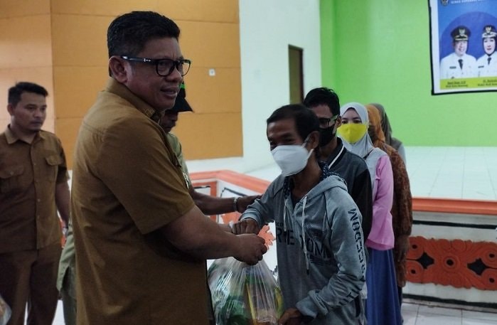 Dampak Inflasi, Ribuan Pelaku Usaha di Bontang Terima Sembako hingga Tenda Jualan