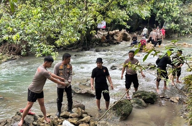 Bertahun-tahun Terpisah Sungai, Warga Kampung di Pangkep Kini Punya Harapan Baru