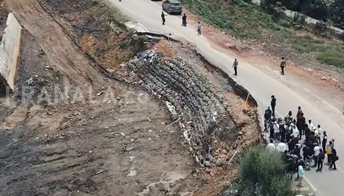Jalan Poros Sangatta-Bengalon Longsor, Wabup Kutim Desak KPC Bertanggung Jawab