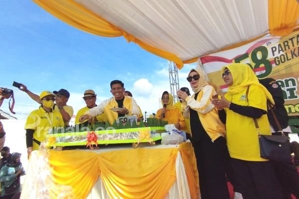 Stadion Langlang Menguning, Ribuan Warga Bontang Ramaikan HUT ke-58 Golkar, Andi Faiz: Waktunya Panasi Mesin Partai