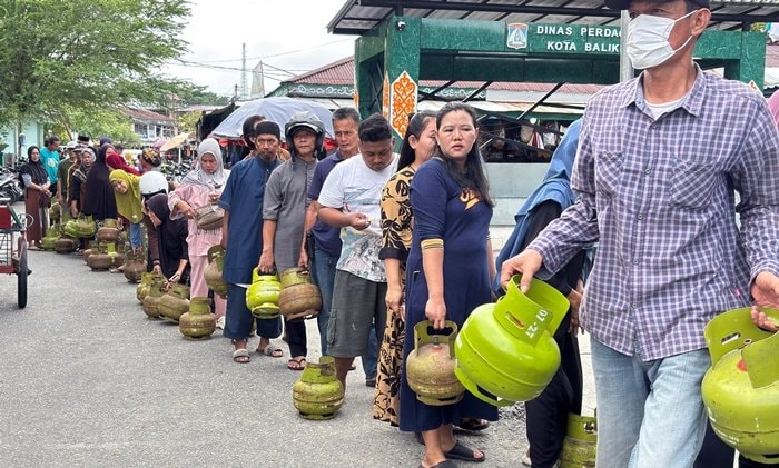 Gas Melon Rp19 Ribu, Warga Balikpapan Serbu Pasar Murah Jelang Iduladha