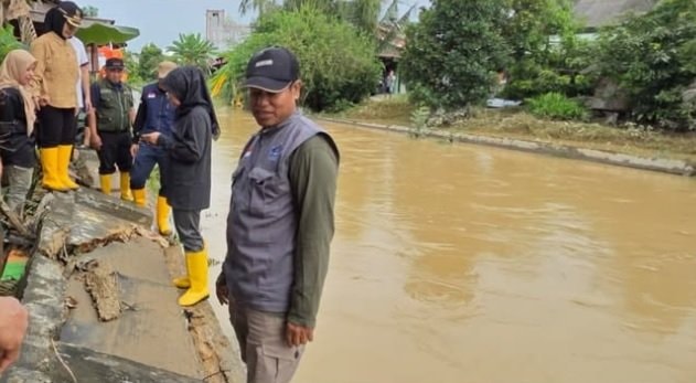 Wali Kota Bontang Tinjau Lokasi Banjir, Perintahkan Perbaikan Turap Segera