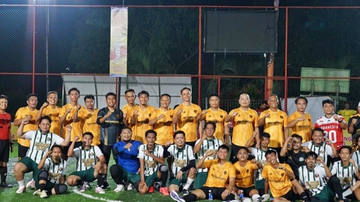 Kapolres Kutim Cetak Gol, Duel Mini Soccer Lawan Jurnalis Berakhir Imbang