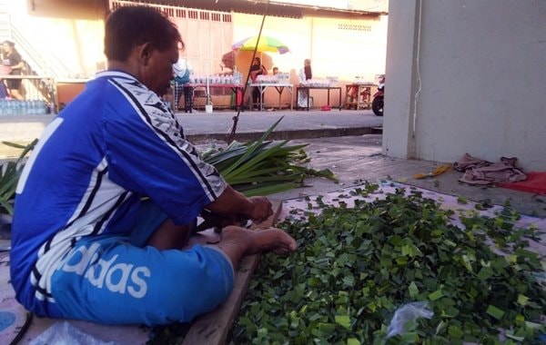 Berkat Daun Pandan dan Bunga, Misyanto Bisa Hidup