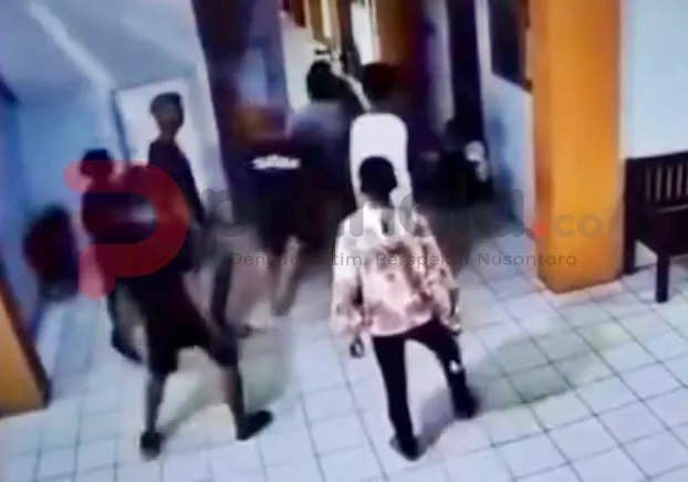 Niat Lerai Tawuran, Sopir Online di Balikpapan Malah Dikeroyok Remaja Niat Lerai Tawuran, Sopir Online di Balikpapan Malah Dikeroyok Remaja