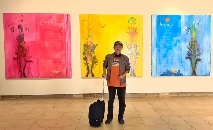 Penulis saat mengunjungi pameran lukisan Nasirun Dunadi, Arundhati