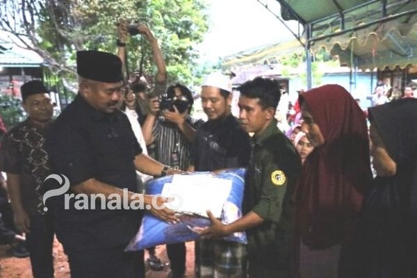 Bupati Kukar Kunjugi Desa Kedang Ipil, Salurkan Bantuan hingga Berdiskusi dengan Warga