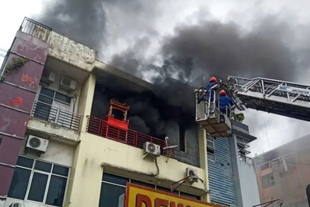 Ruko di Jalan Mulawarman Samarinda Terbakar