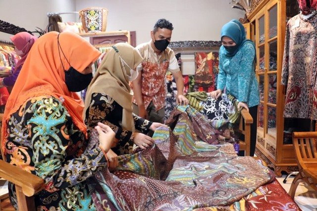 Dukung Budaya Lokal, Pj Gubernur Ingin Anak-Anak Kaltim Diajarkan Seni Batik sejak Dini