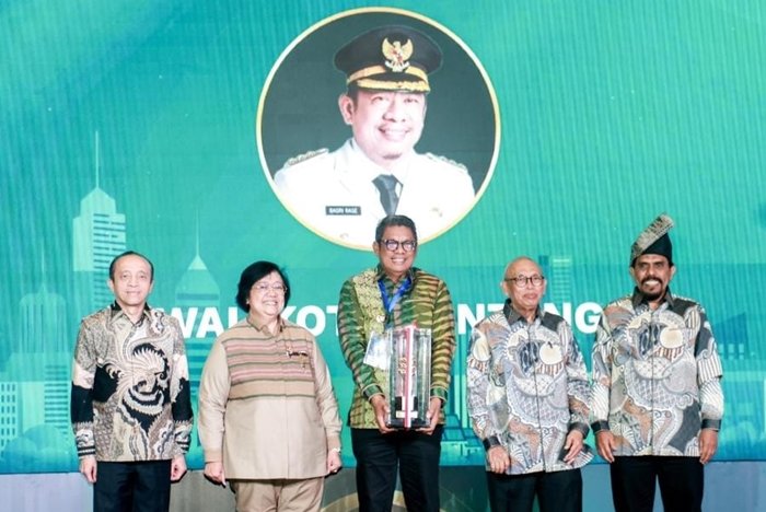 Berkomitmen Pelestarian Lingkungan, Wali Kota Bontang Basri Rase Raih Penghargaan Green Leadership Nirwasita Tantra 2024