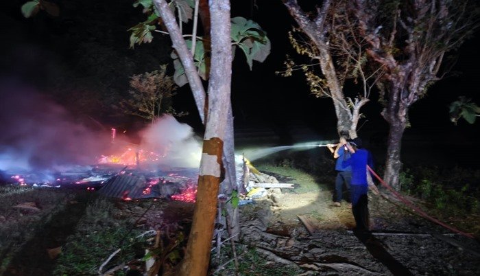 Diduga Korsleting Listrik, Rumah Warga di Pangkep Ludes Terbakar