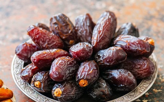 Mengapa Makan Kurma Harus Jumlah Ganjil?